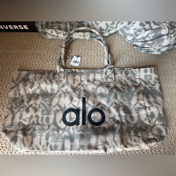 ALO Yoga Beige Camouflage Tote Bag OS - Picture 1 of 5